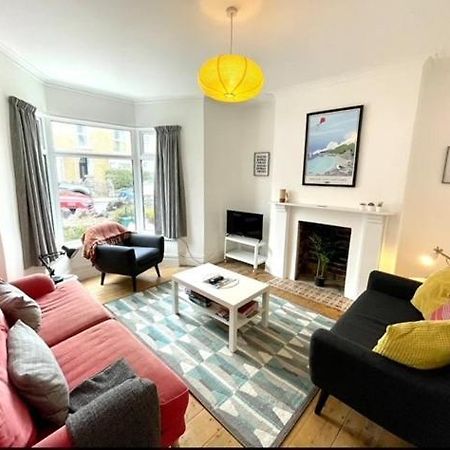 *Family Home In Mumbles. Close To The Beach* Экстерьер фото