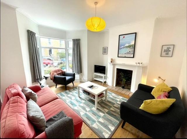 *Family Home In Mumbles. Close To The Beach* Экстерьер фото