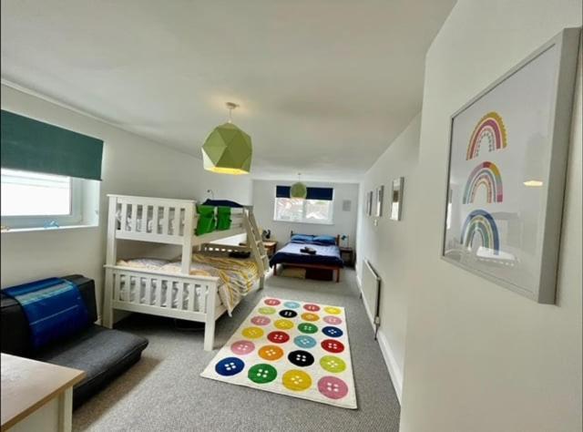 *Family Home In Mumbles. Close To The Beach* Экстерьер фото