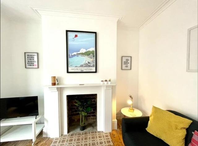 *Family Home In Mumbles. Close To The Beach* Экстерьер фото