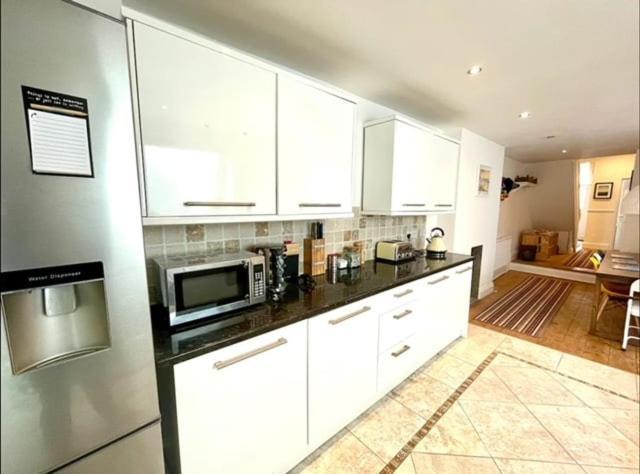 *Family Home In Mumbles. Close To The Beach* Экстерьер фото